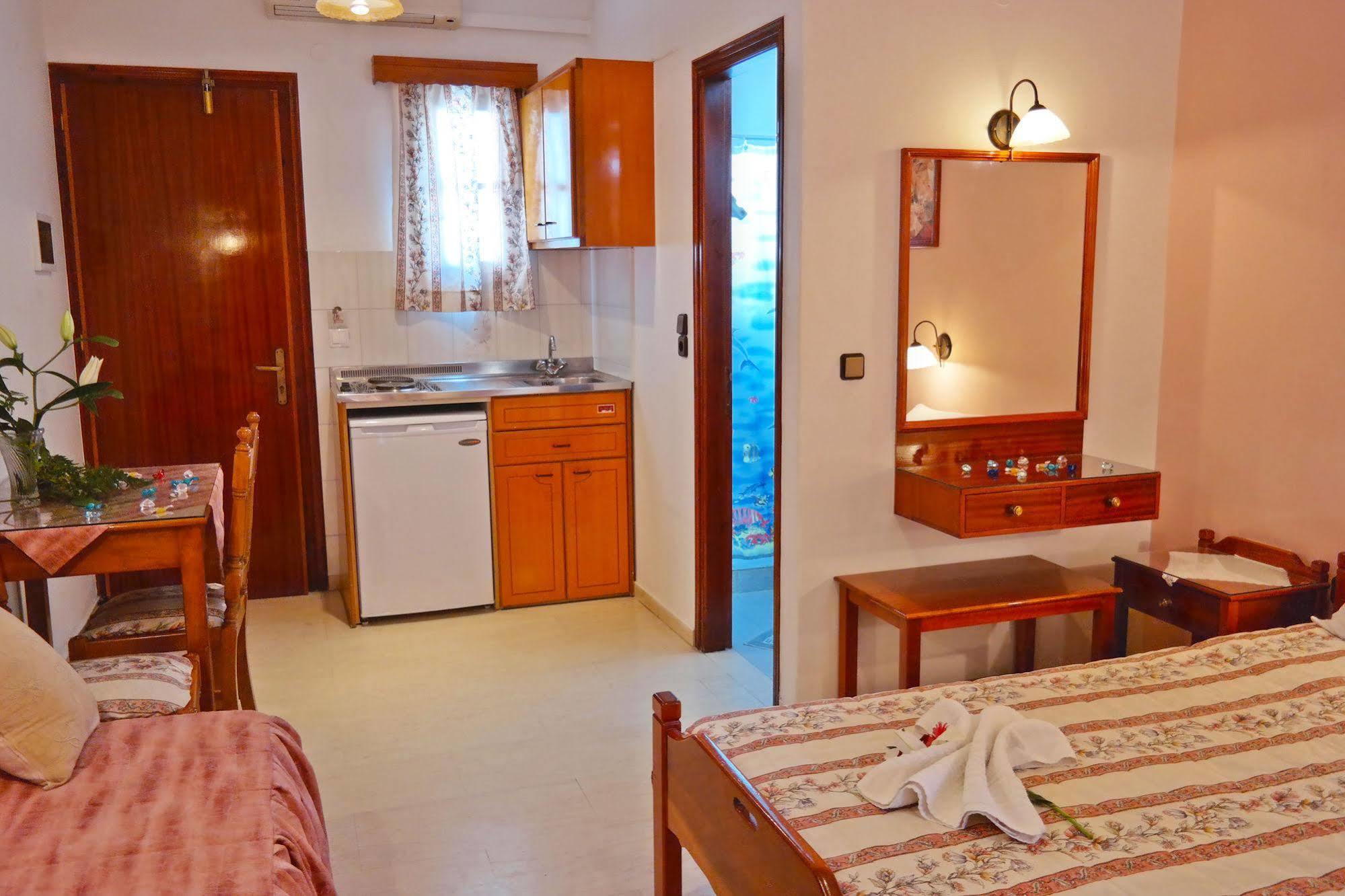 Golden Beach Studios Down Town Naxos City Exterior photo